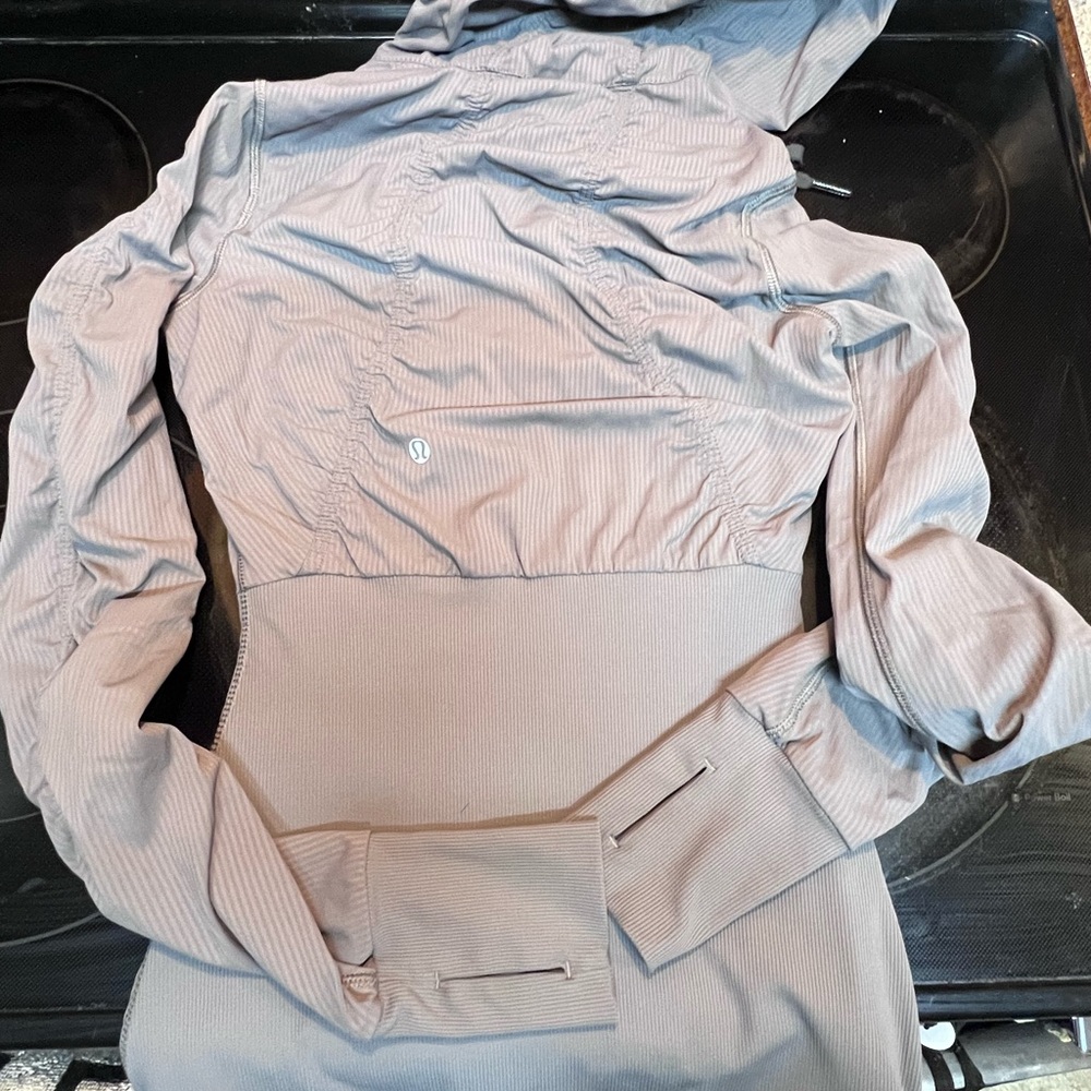 Lululemon size 2 Women's Gray reversible dance studio jacket - Picture 2 of 3